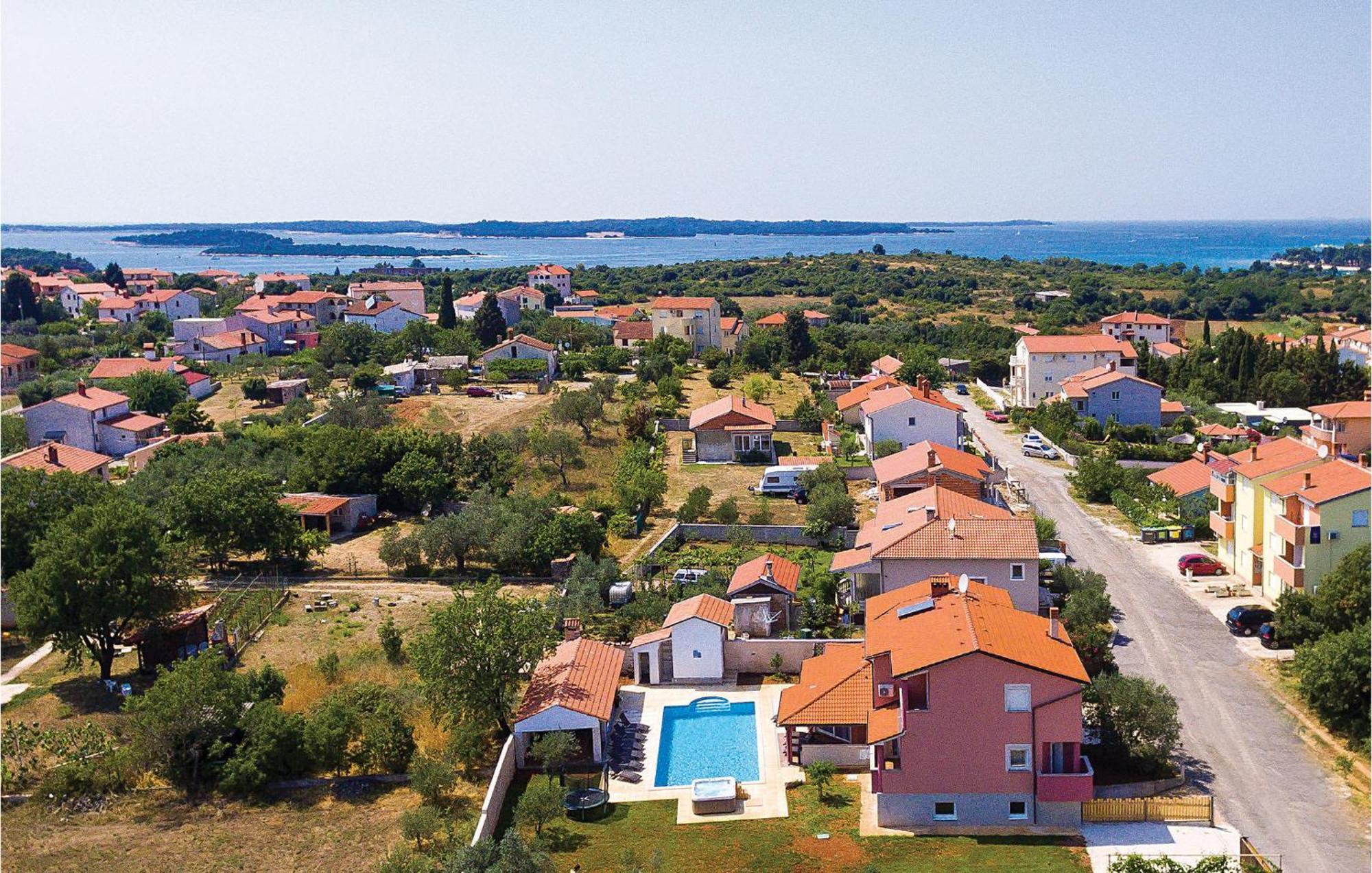 8 Bedroom Awesome Home In Póla Kültér fotó